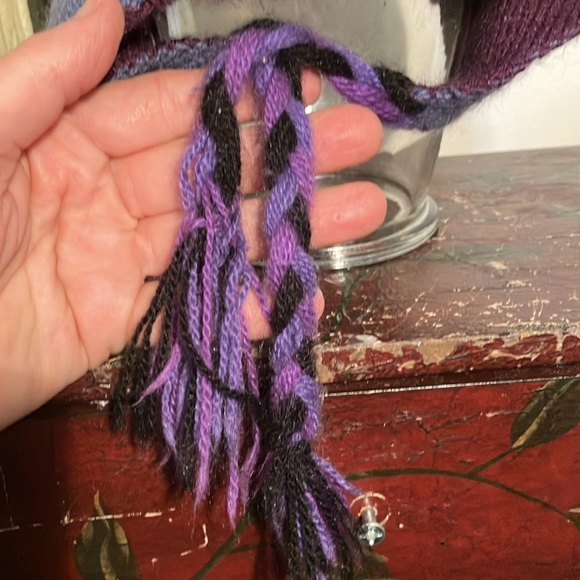 🌈 Reversible winter hat that covers the ears and has a Pom Pom on both sides!!! - Picture 8 of 8